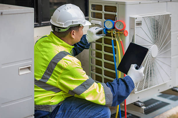 Professional Hvac Installation technician working in Chula Vista, TX